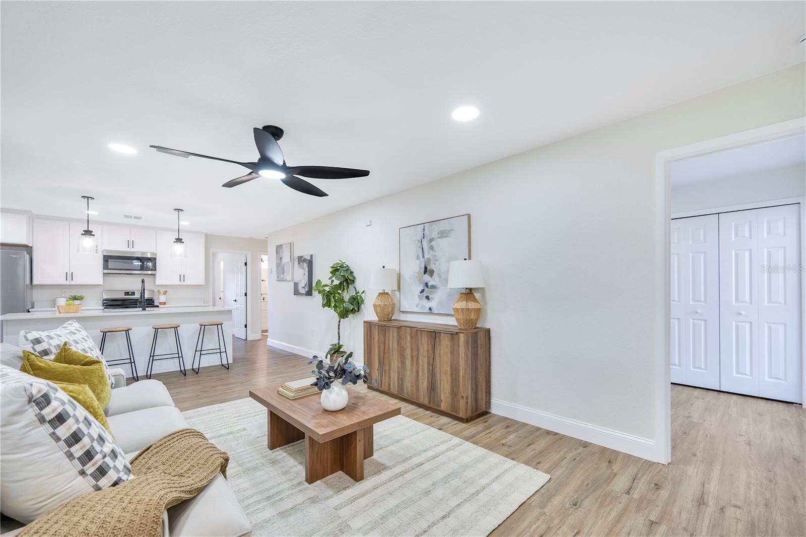 LAKE DAISY MANOR - Residential