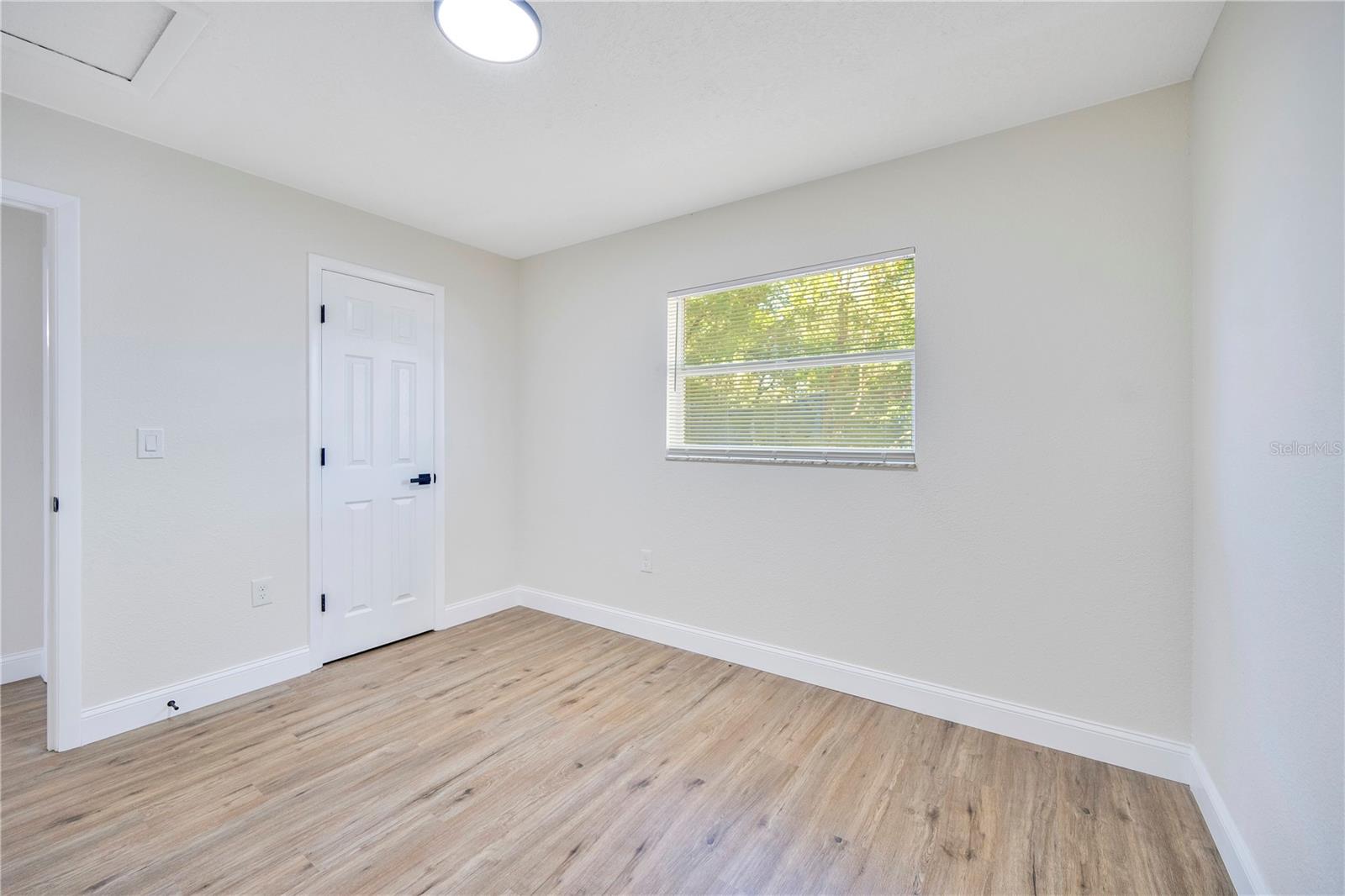 LAKE DAISY MANOR - Residential