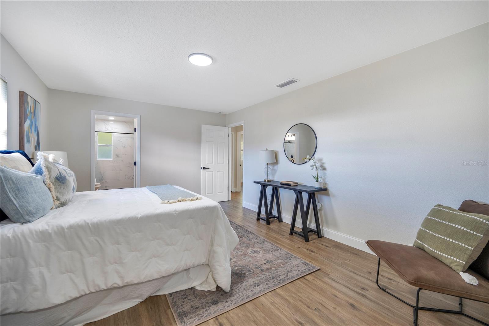 LAKE DAISY MANOR - Residential