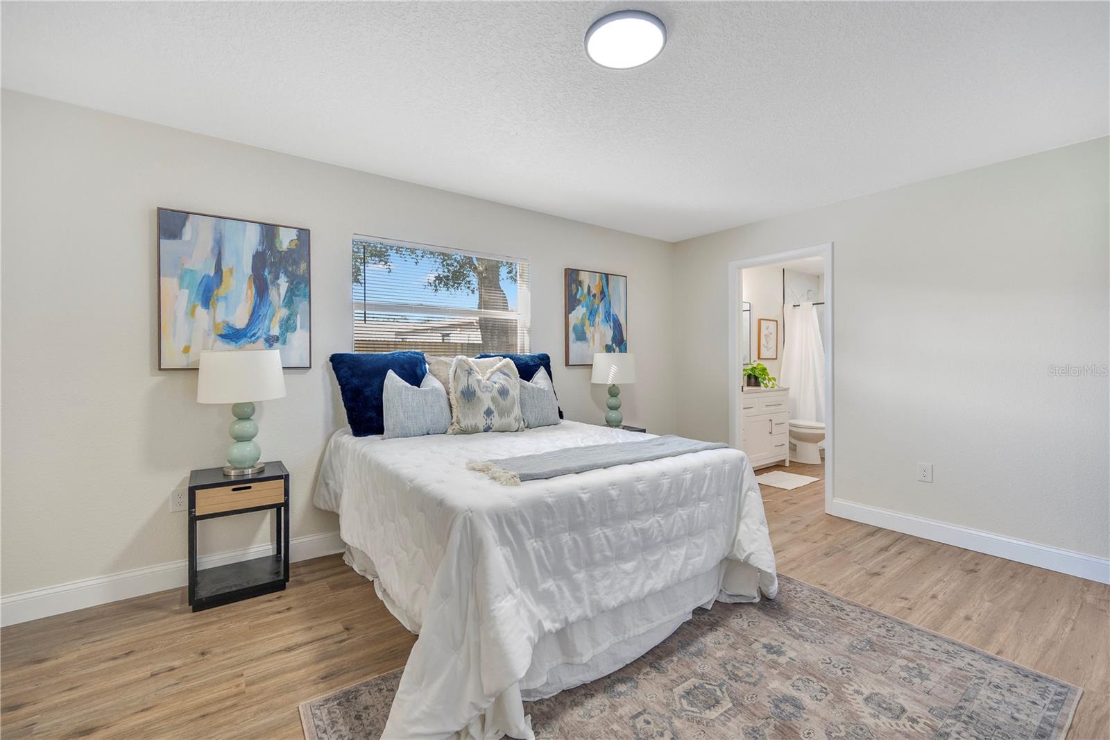 LAKE DAISY MANOR - Residential