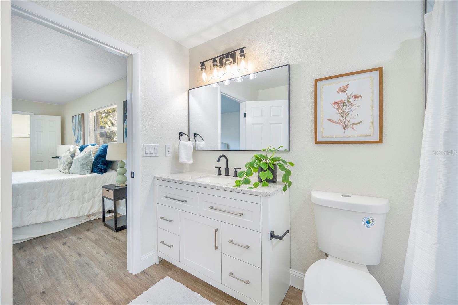 LAKE DAISY MANOR - Residential