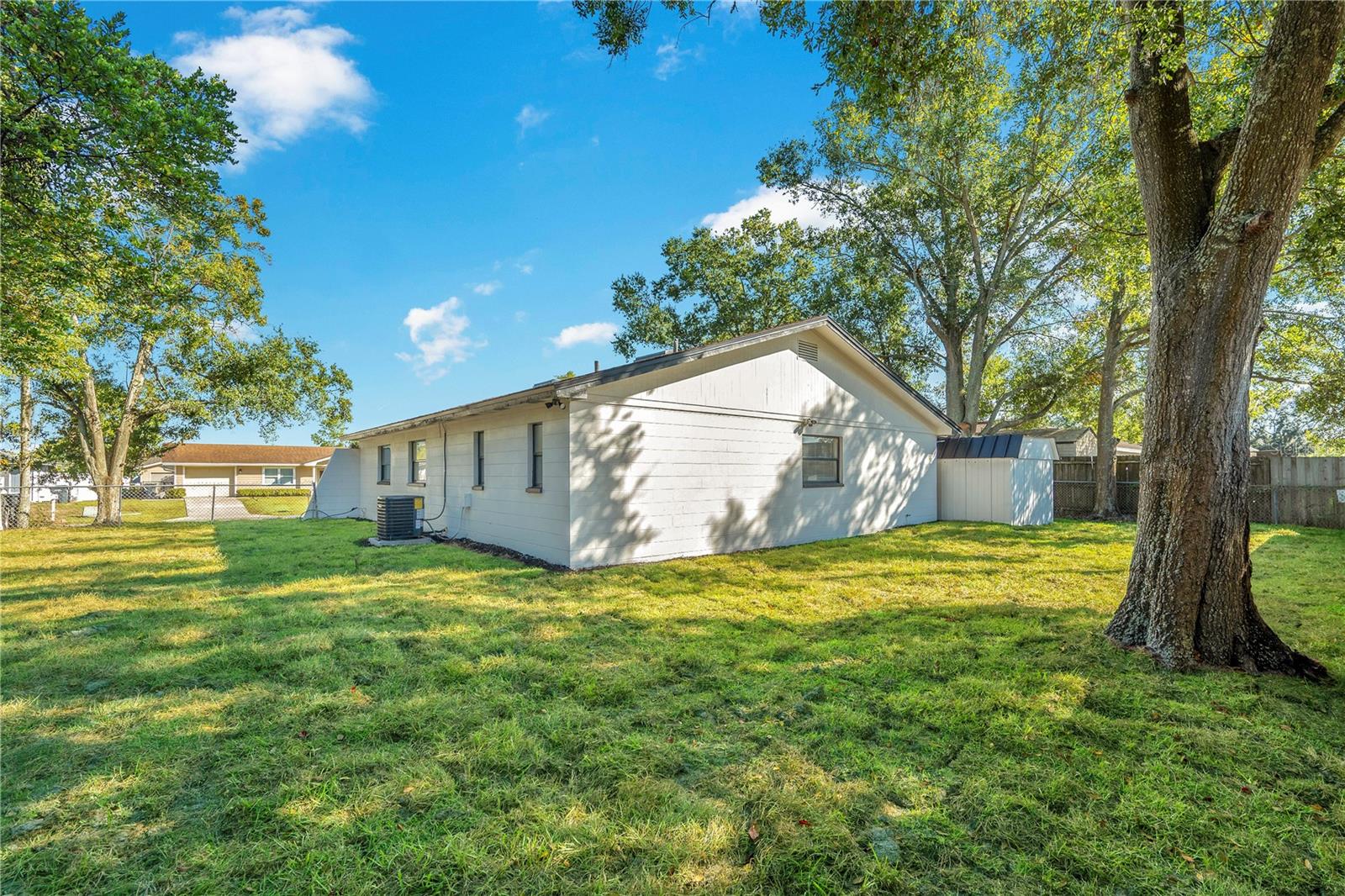 LAKE DAISY MANOR - Residential