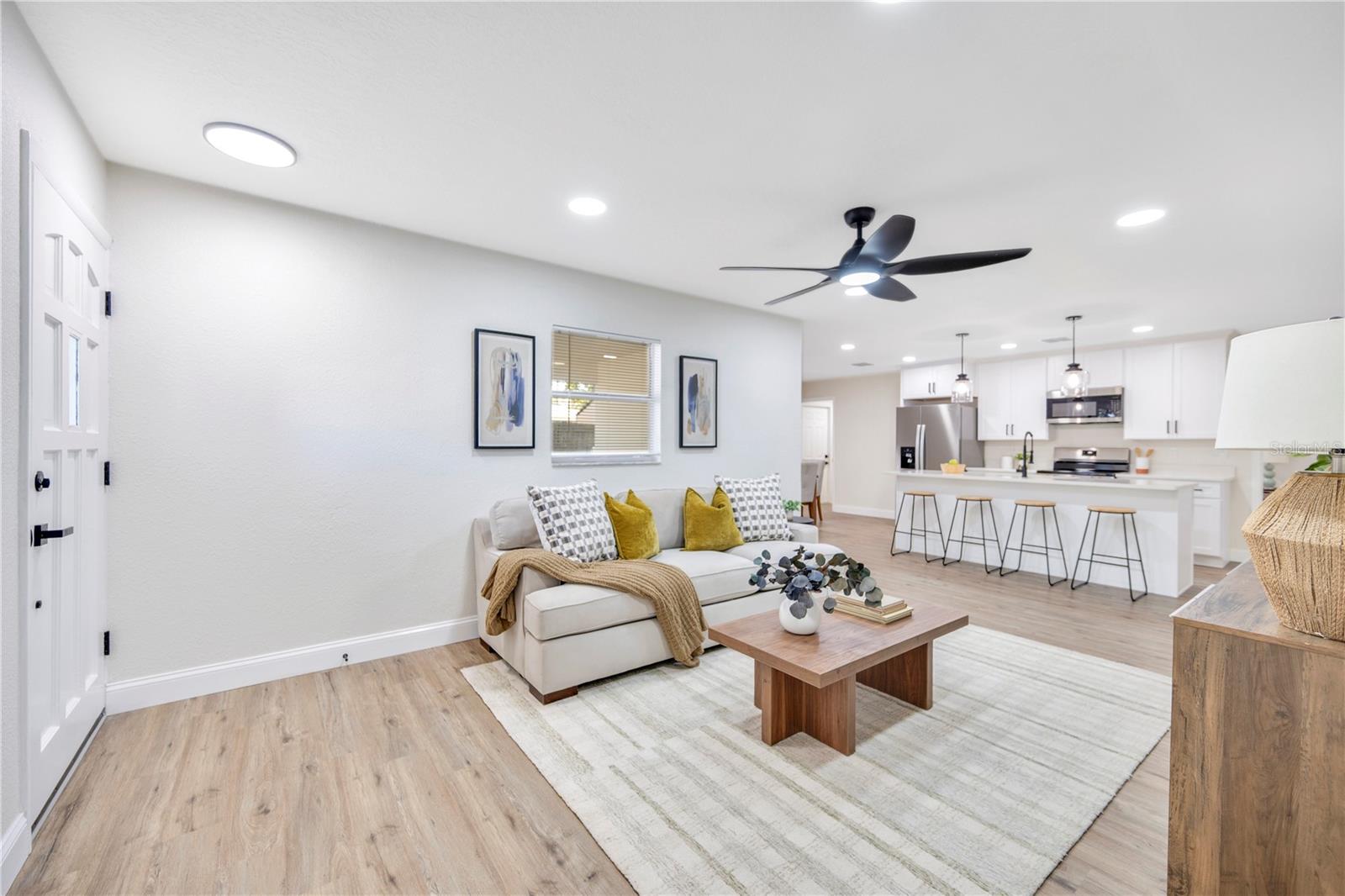 LAKE DAISY MANOR - Residential