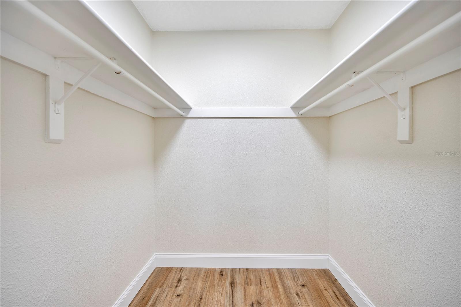 LAKE DAISY MANOR - Residential