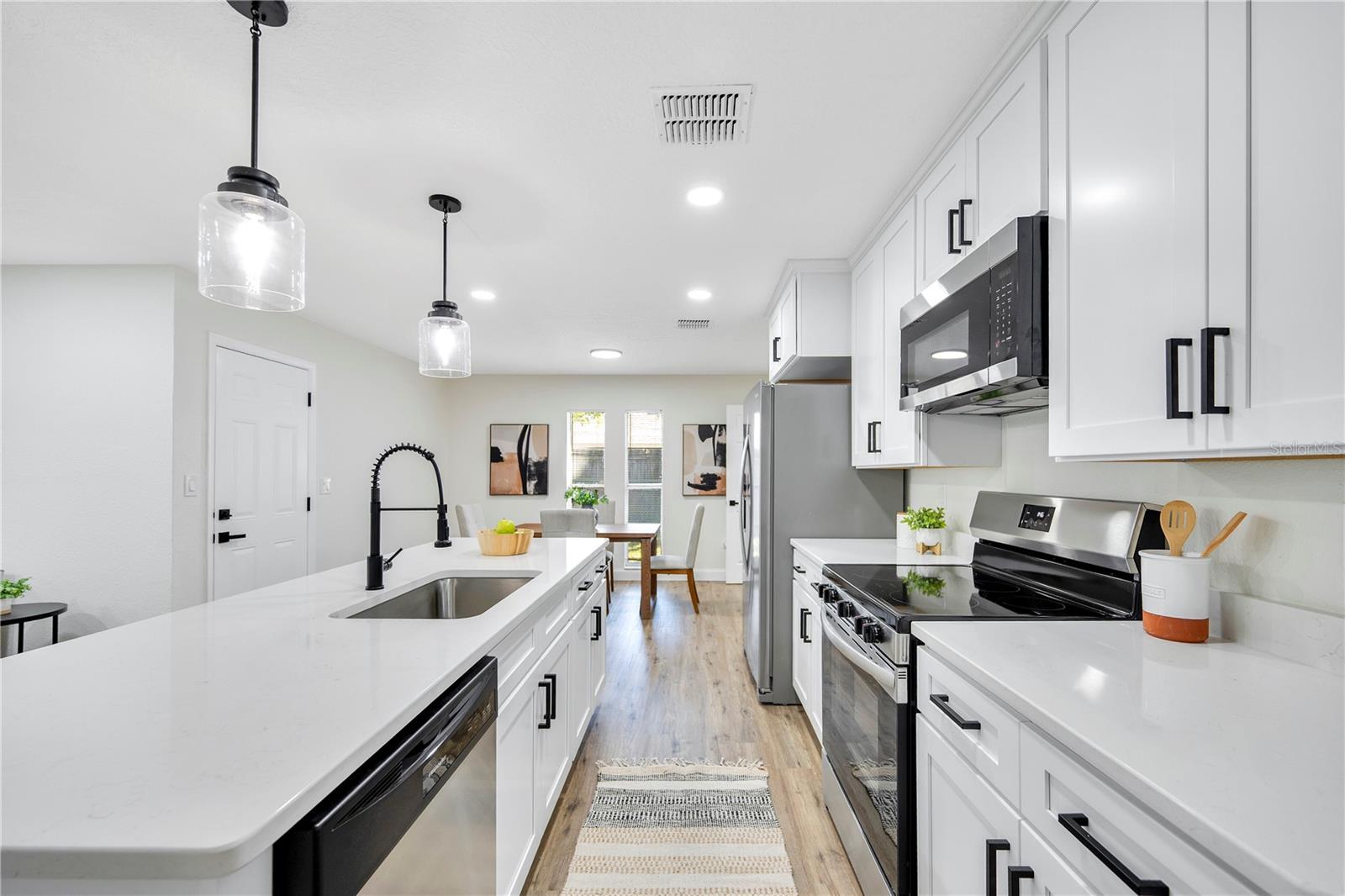 LAKE DAISY MANOR - Residential