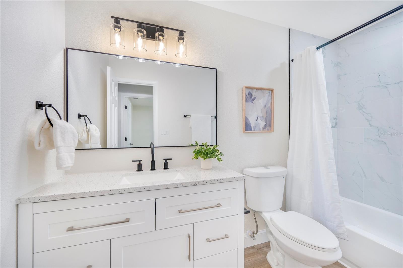 LAKE DAISY MANOR - Residential