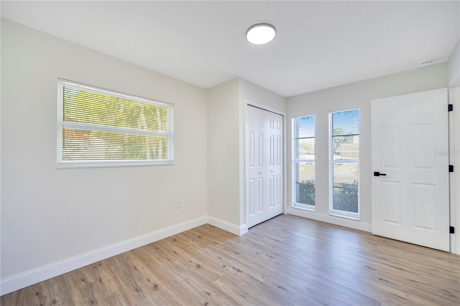 LAKE DAISY MANOR - Residential