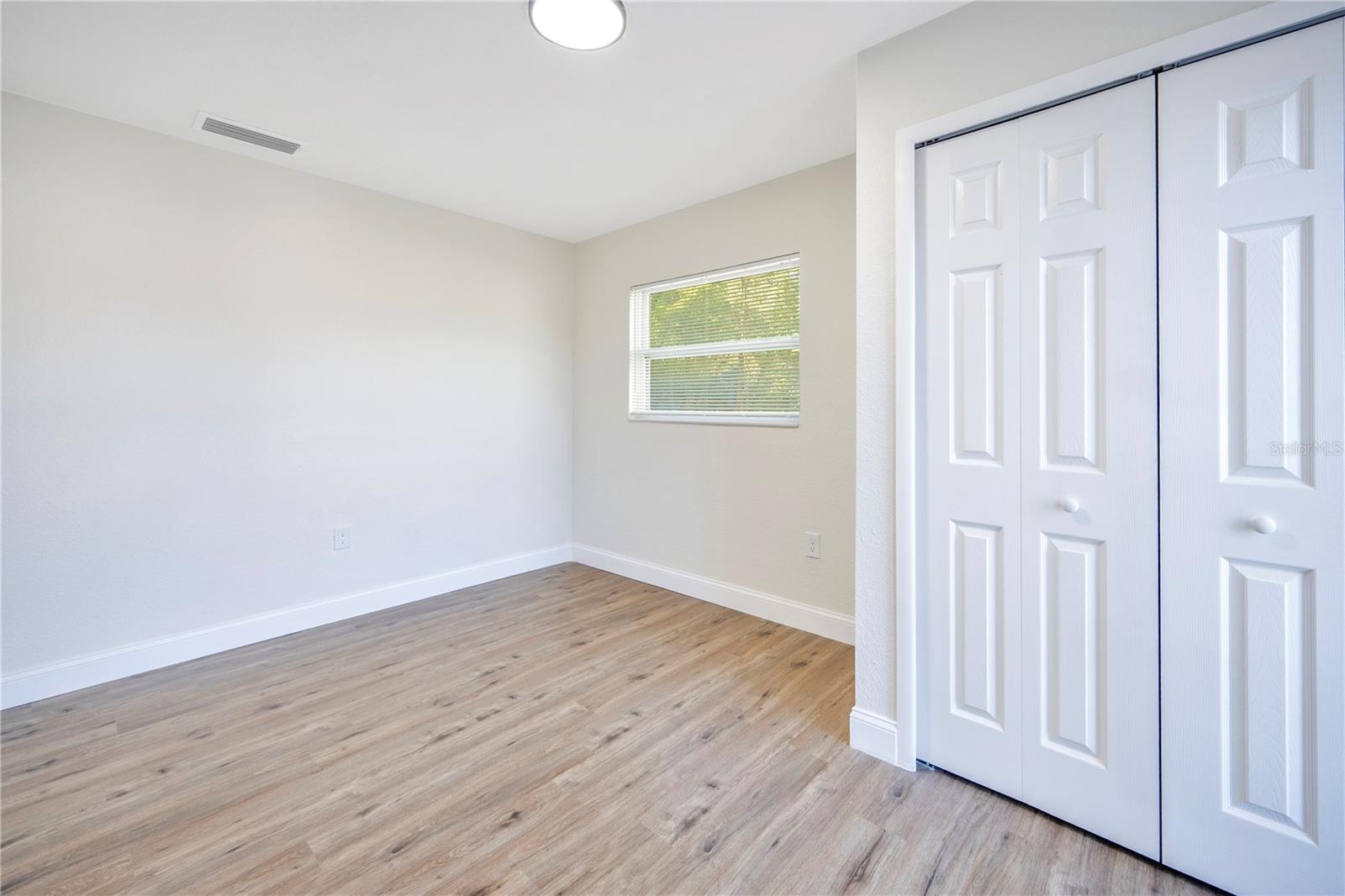 LAKE DAISY MANOR - Residential