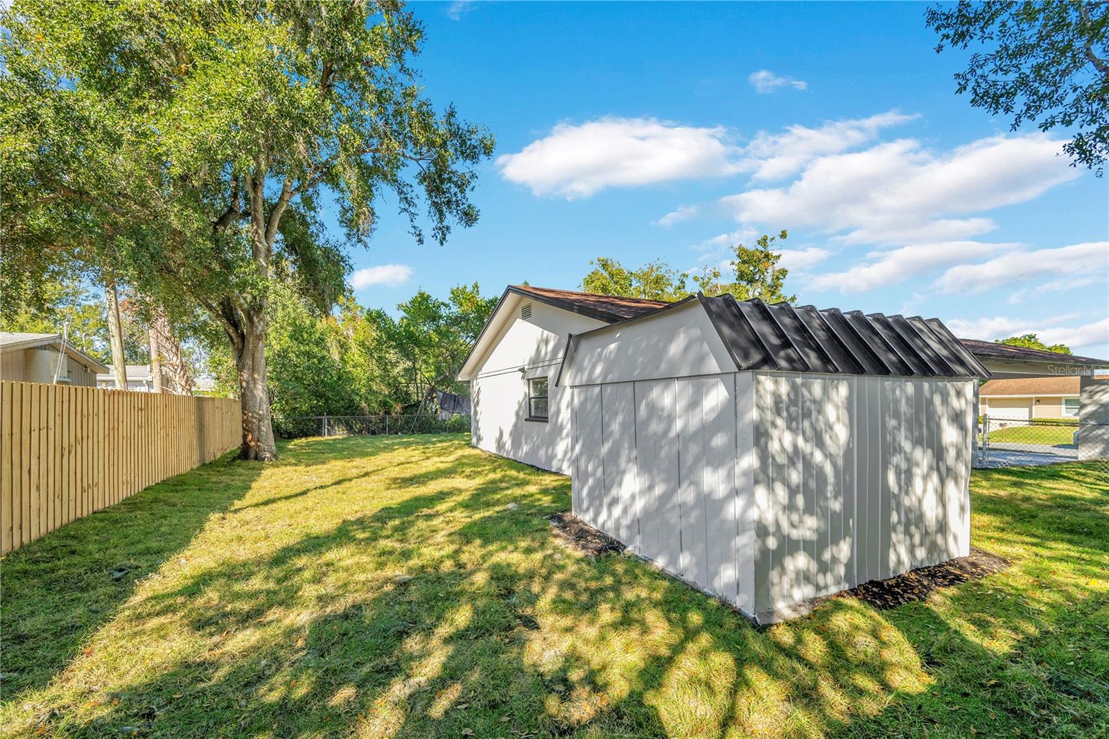 LAKE DAISY MANOR - Residential