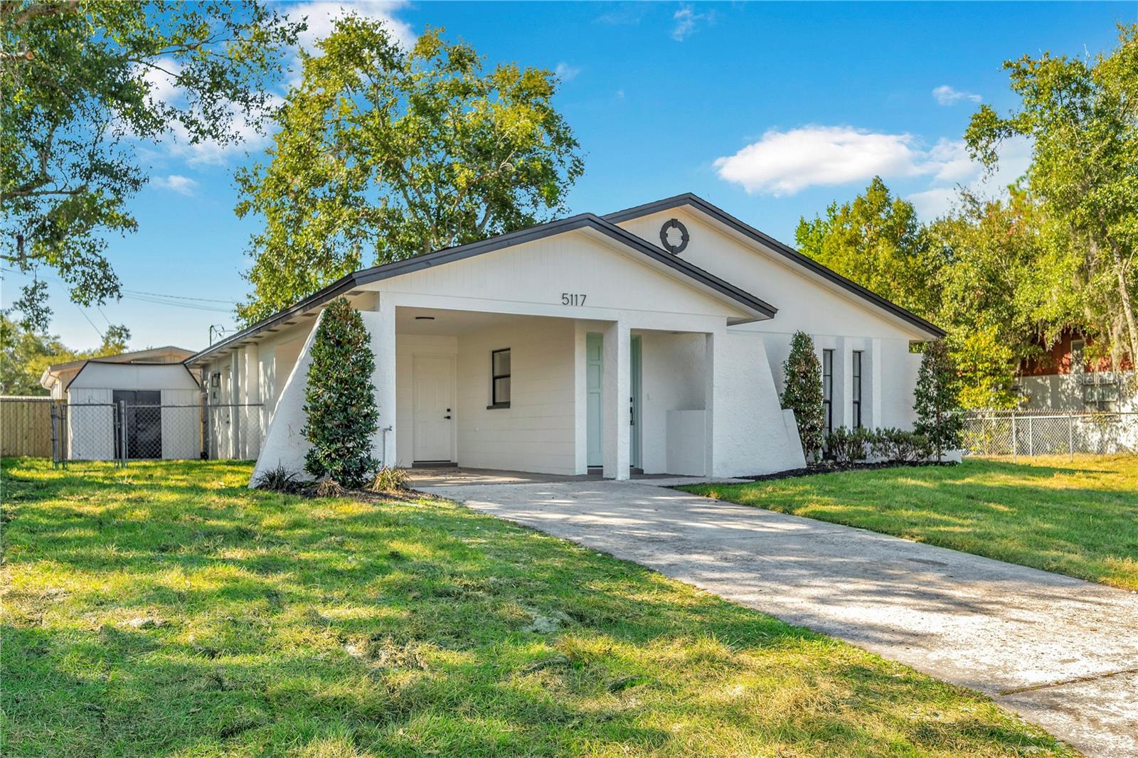 LAKE DAISY MANOR - Residential