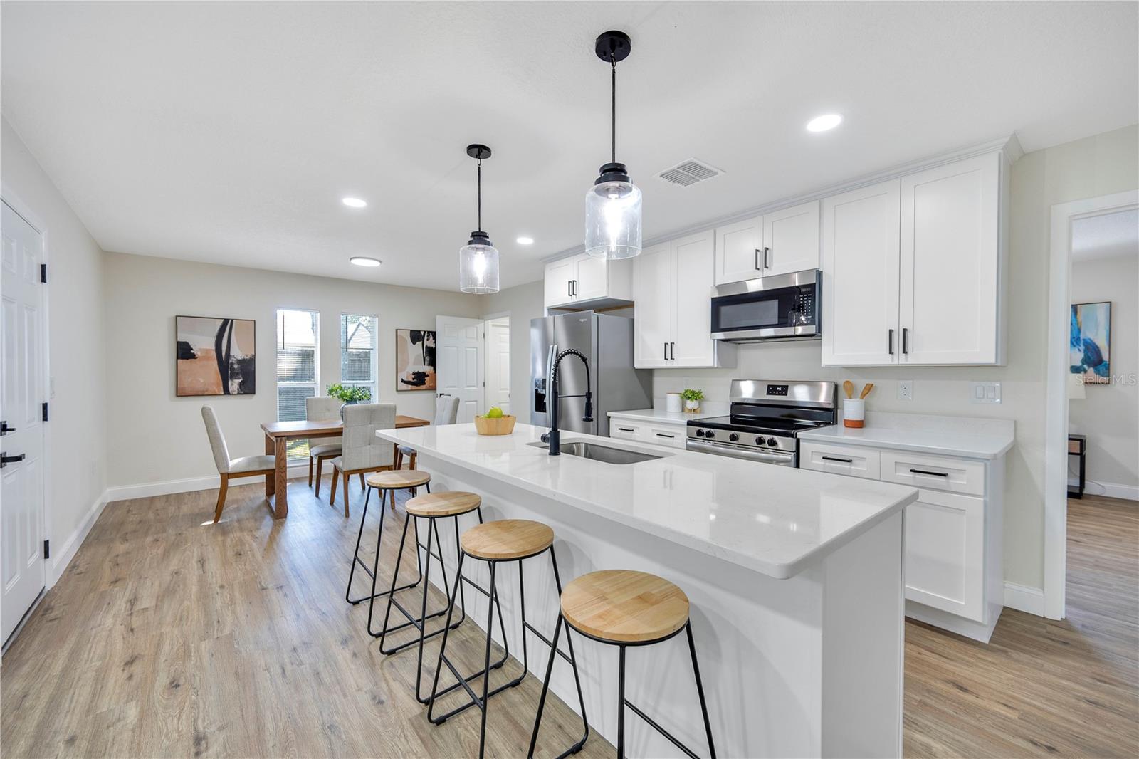 LAKE DAISY MANOR - Residential