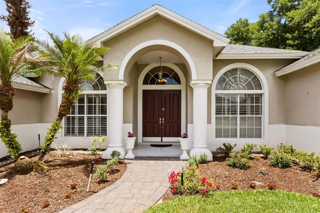 Photo of 1521 Edgewater Drive, Mount Dora, FL 32757 (MLS # O6414817)
