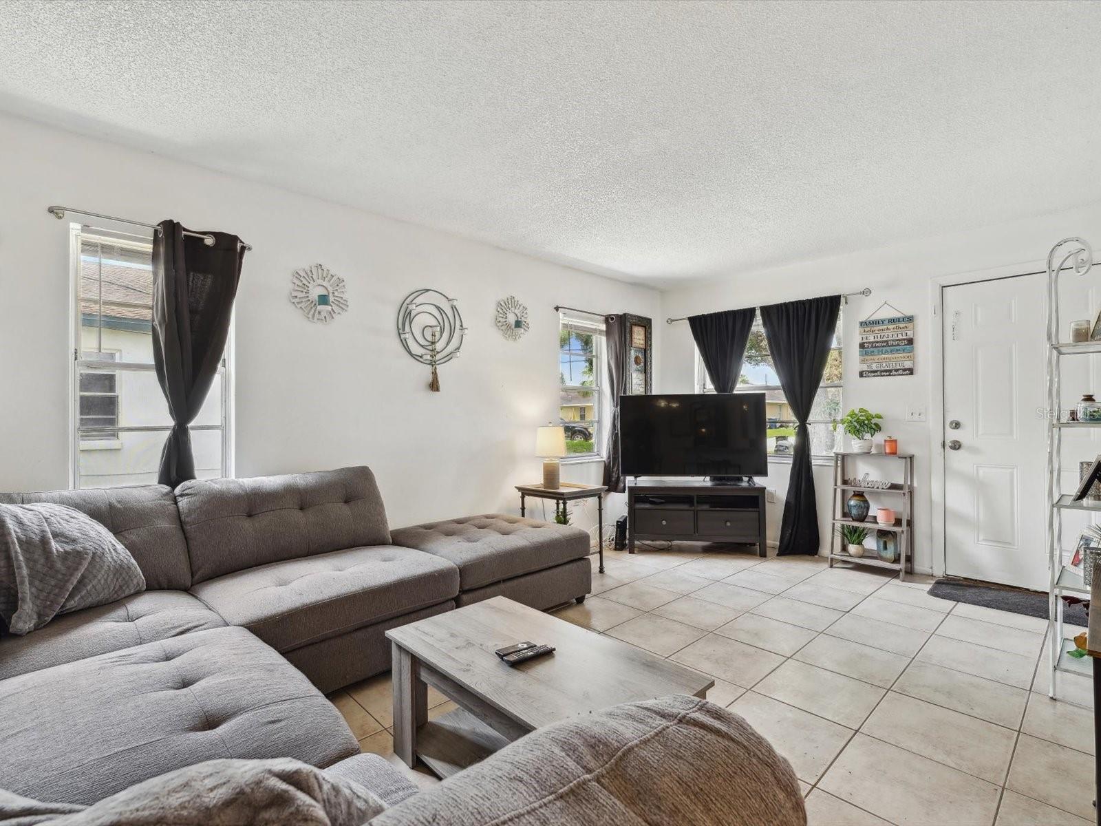 CRESTLINE - Residential Income