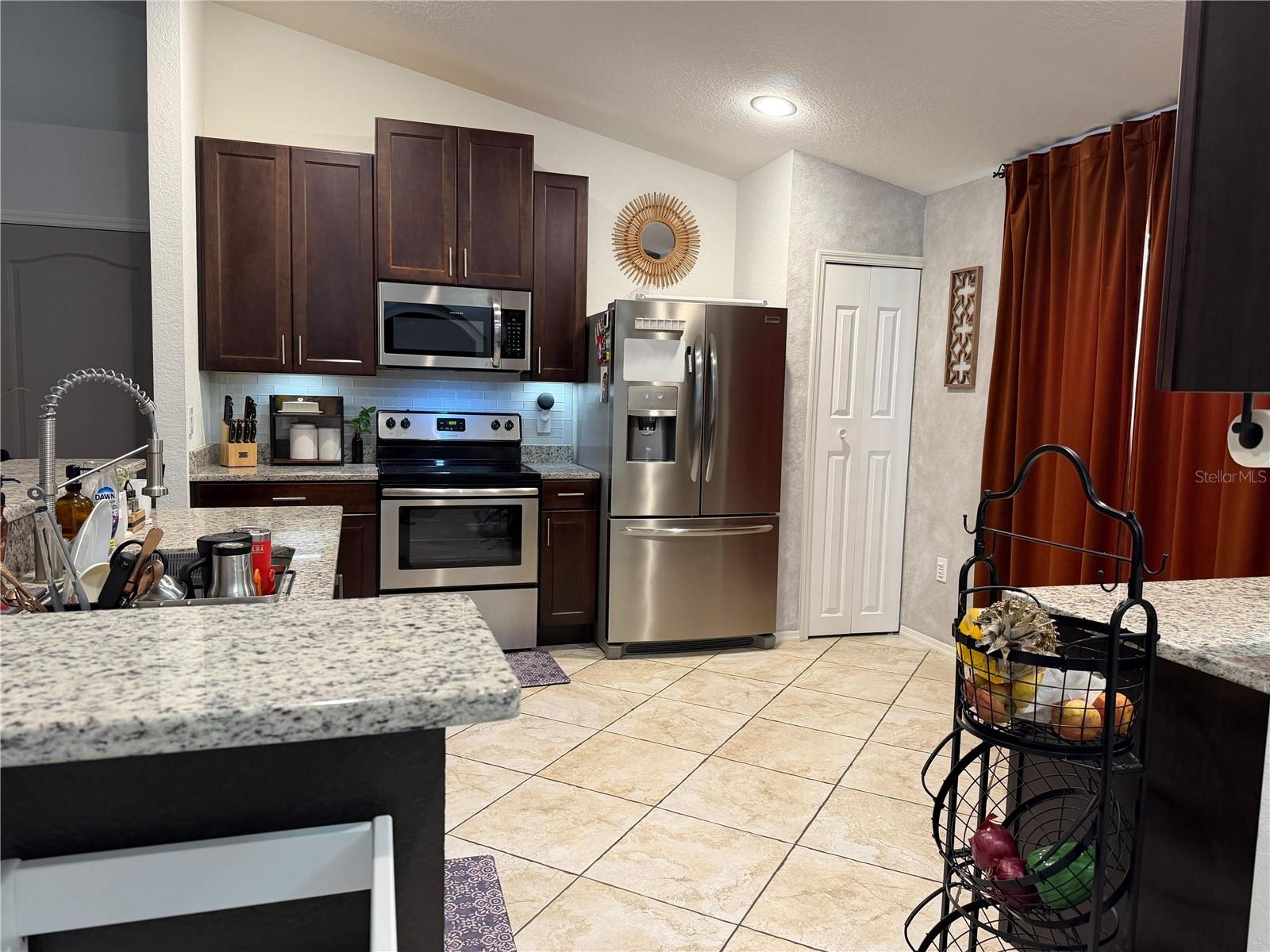 EAGLE CREST - Residential Lease