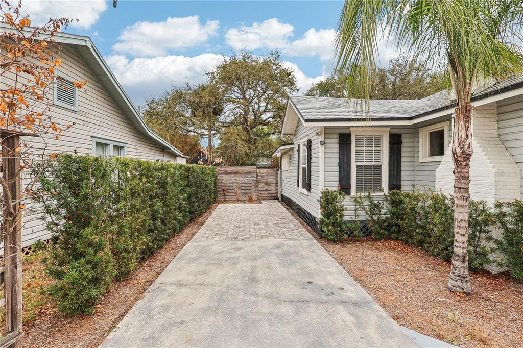 Photo of 137 E Grant Street, Orlando, FL 32806 (MLS # O6386626)