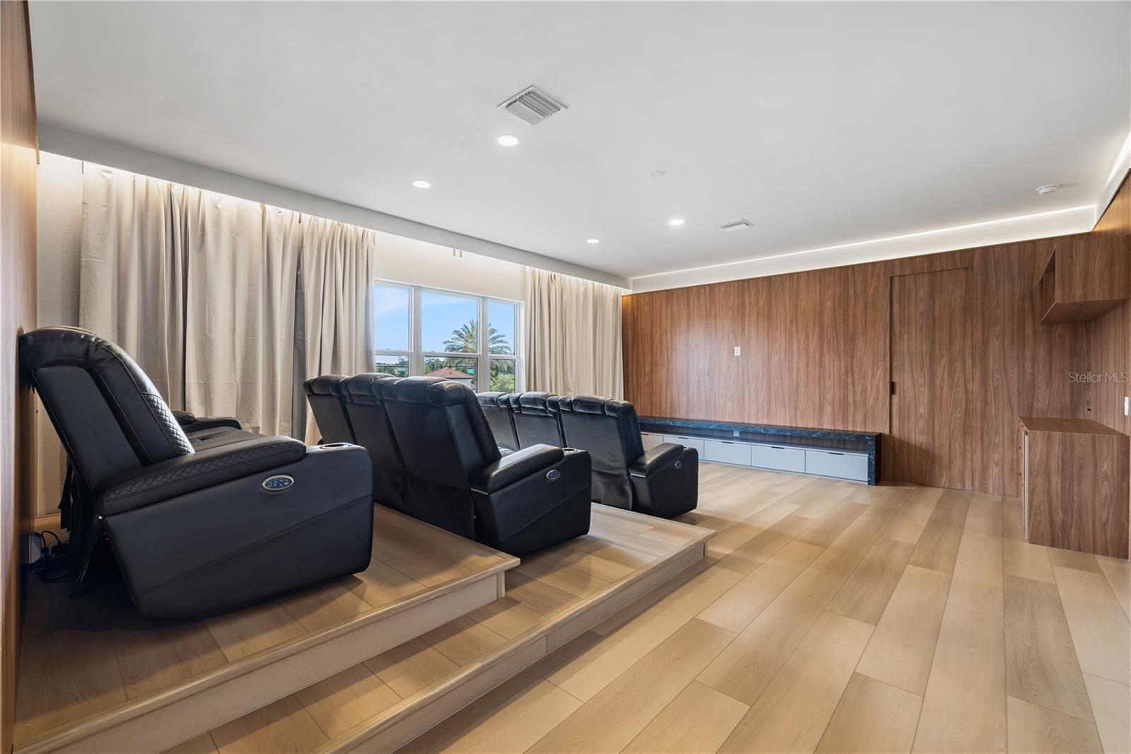 ROYAL CYPRESS PRESERVE - Residential
