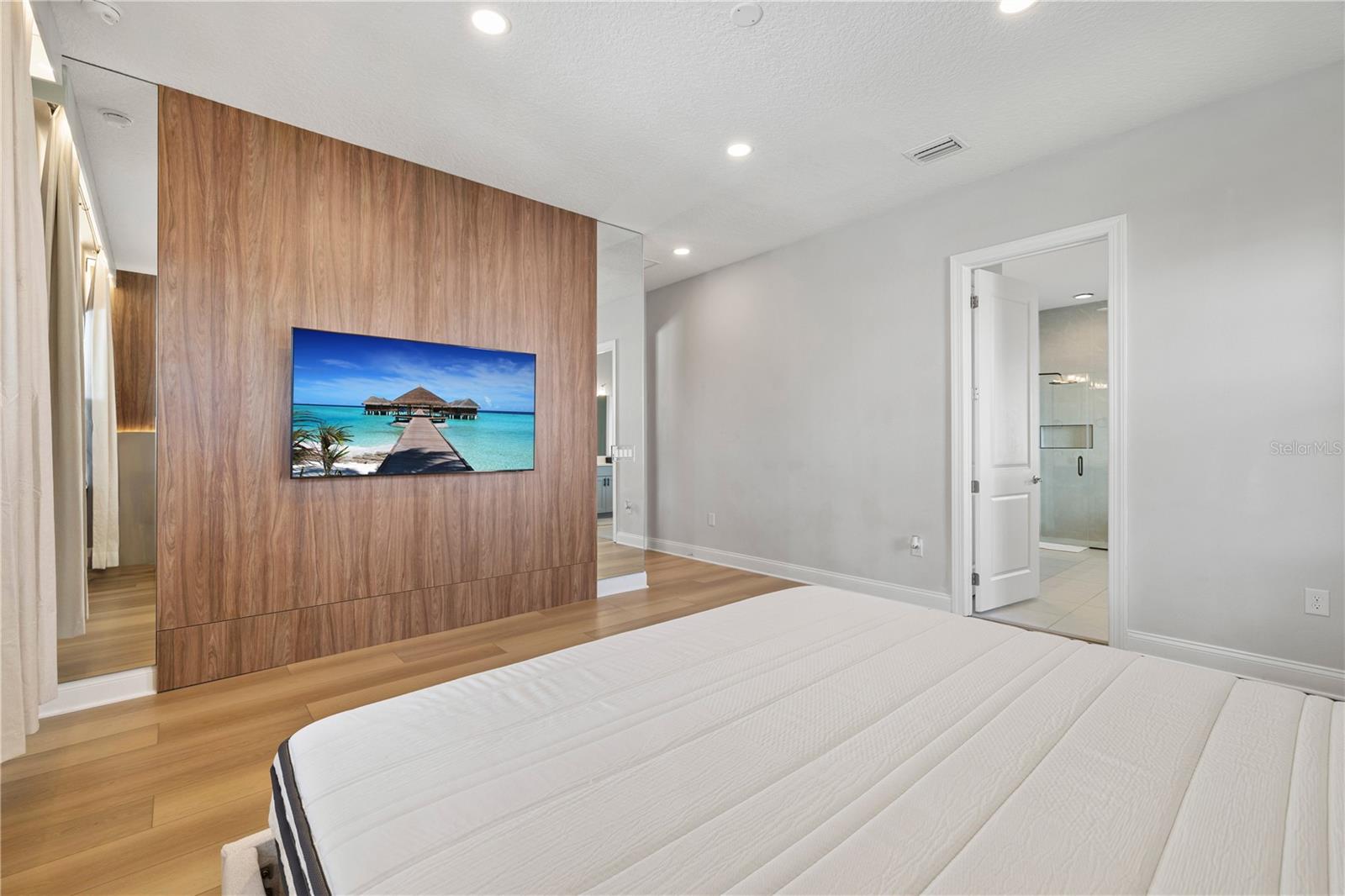 ROYAL CYPRESS PRESERVE - Residential