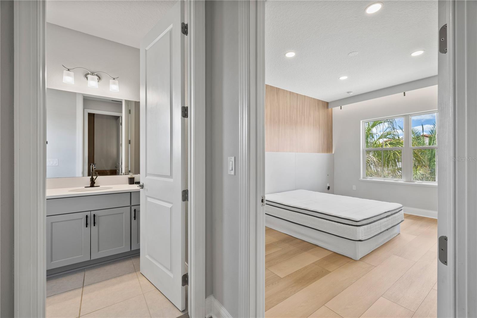 ROYAL CYPRESS PRESERVE - Residential