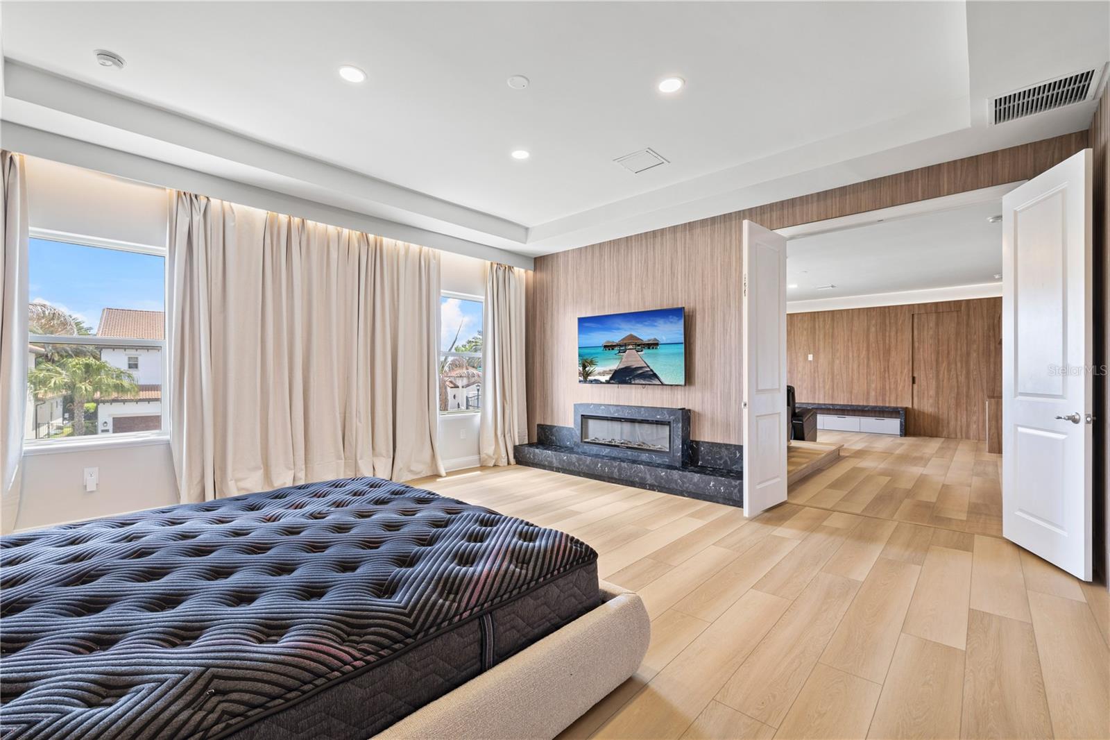ROYAL CYPRESS PRESERVE - Residential