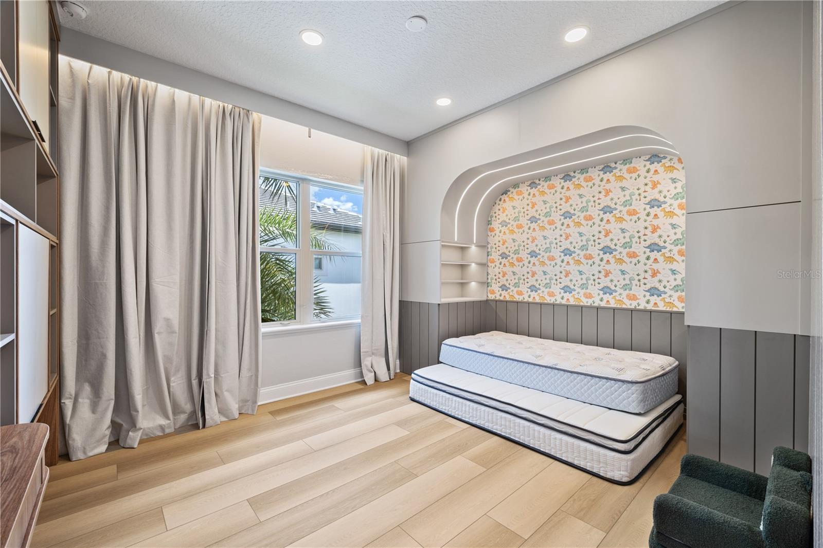 ROYAL CYPRESS PRESERVE - Residential