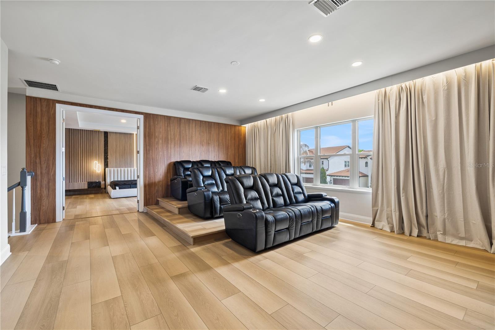 ROYAL CYPRESS PRESERVE - Residential