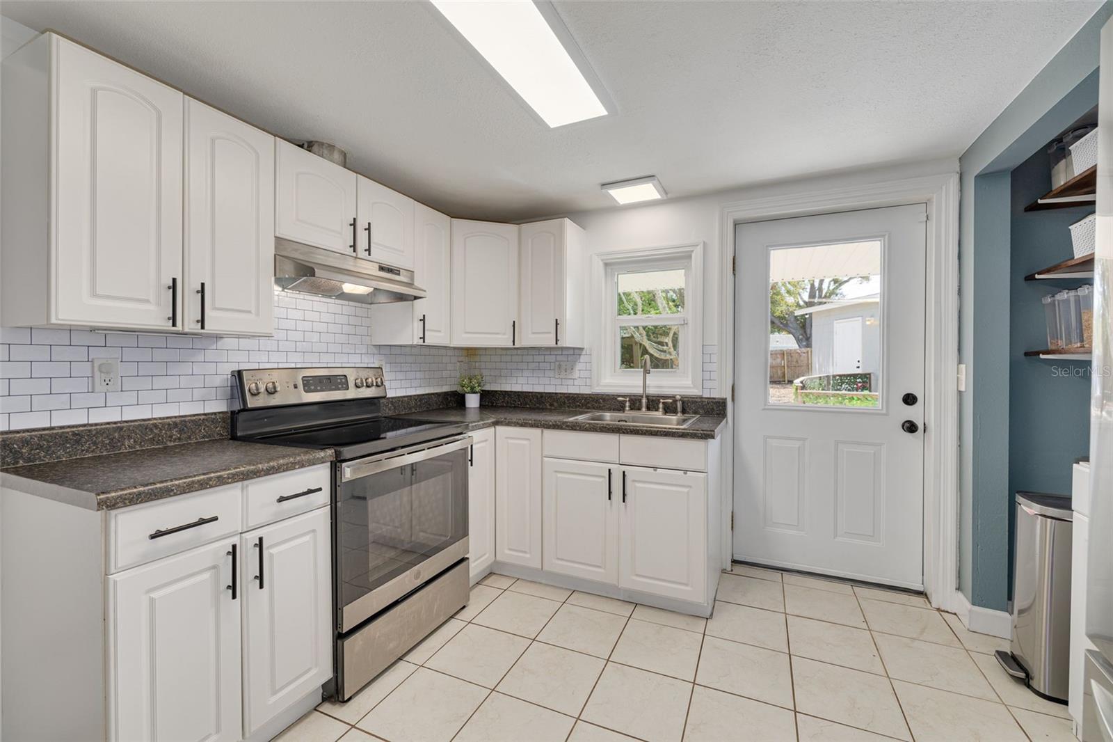 305 6TH AVENUE SW