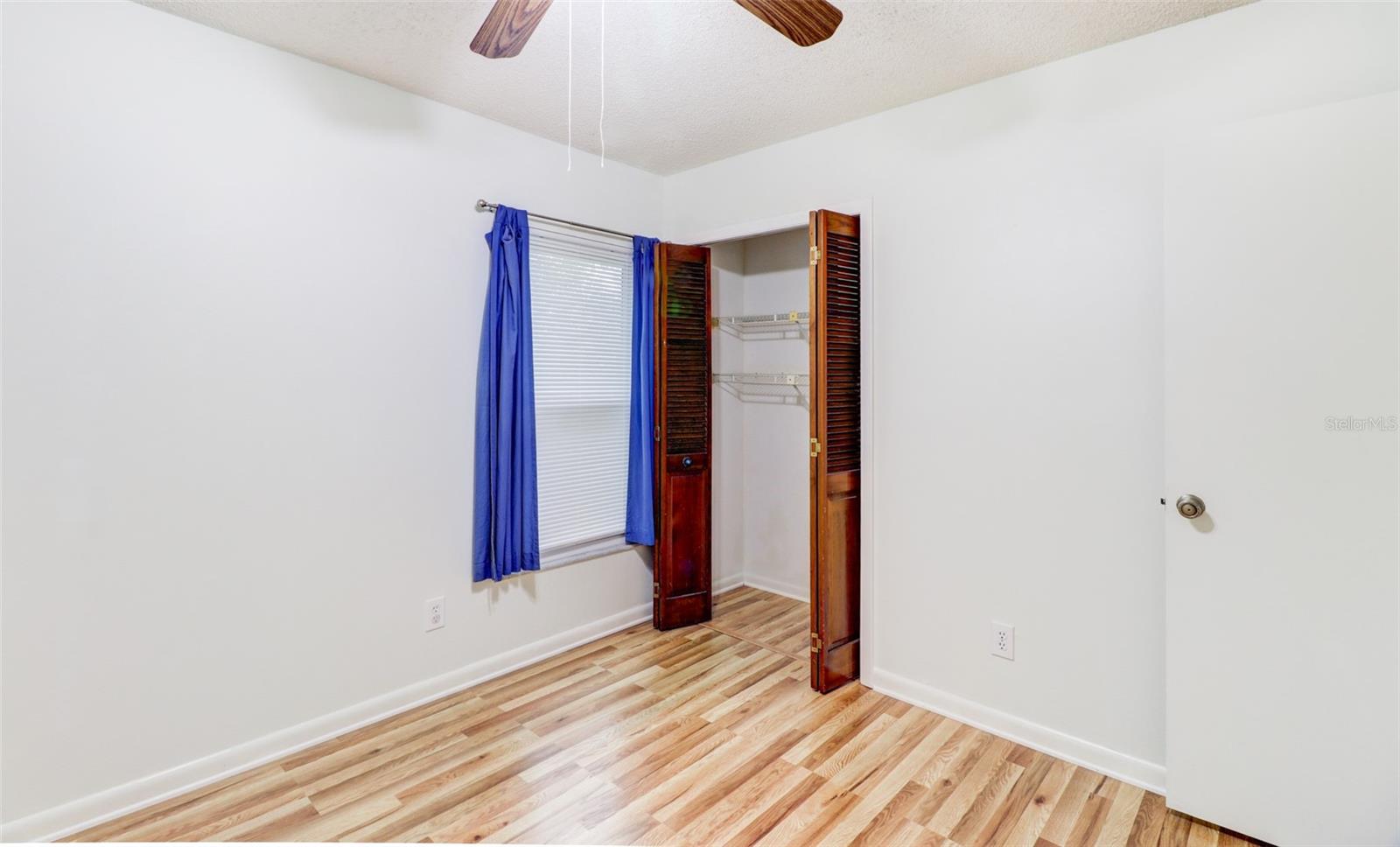 COUNTRY PLACE WEST UNIT V - Residential Lease