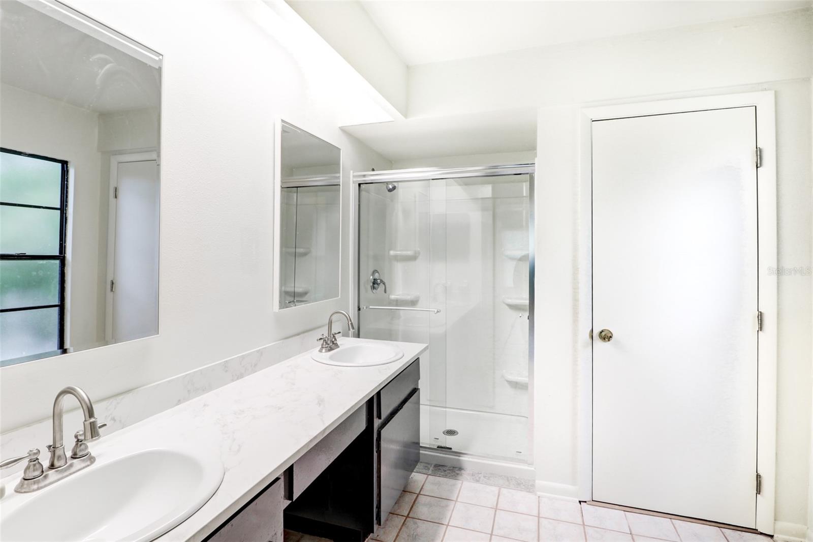 COUNTRY PLACE WEST UNIT V - Residential Lease