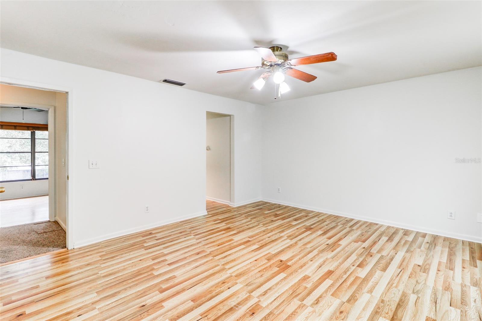 COUNTRY PLACE WEST UNIT V - Residential Lease