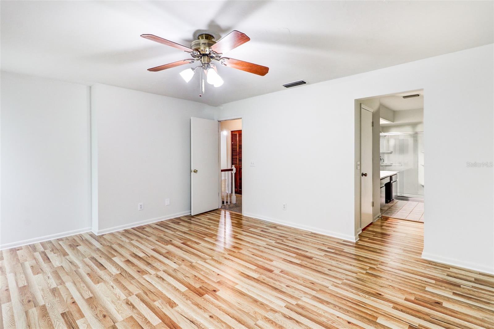 COUNTRY PLACE WEST UNIT V - Residential Lease