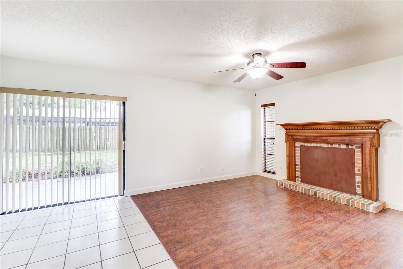 COUNTRY PLACE WEST UNIT V - Residential Lease