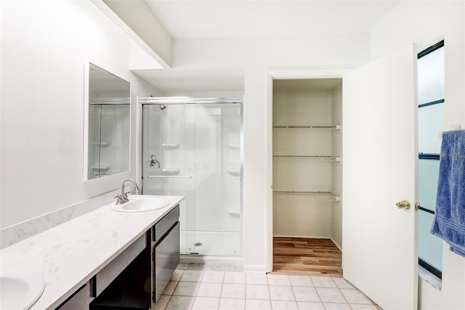 COUNTRY PLACE WEST UNIT V - Residential Lease