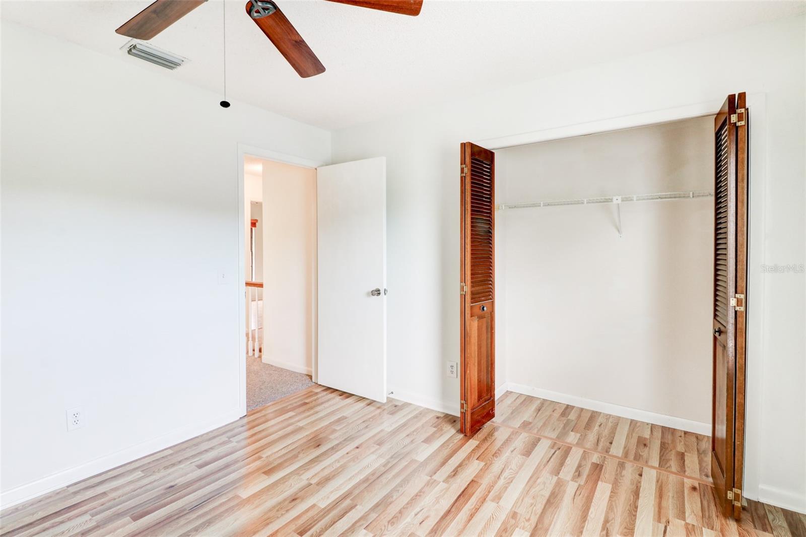 COUNTRY PLACE WEST UNIT V - Residential Lease