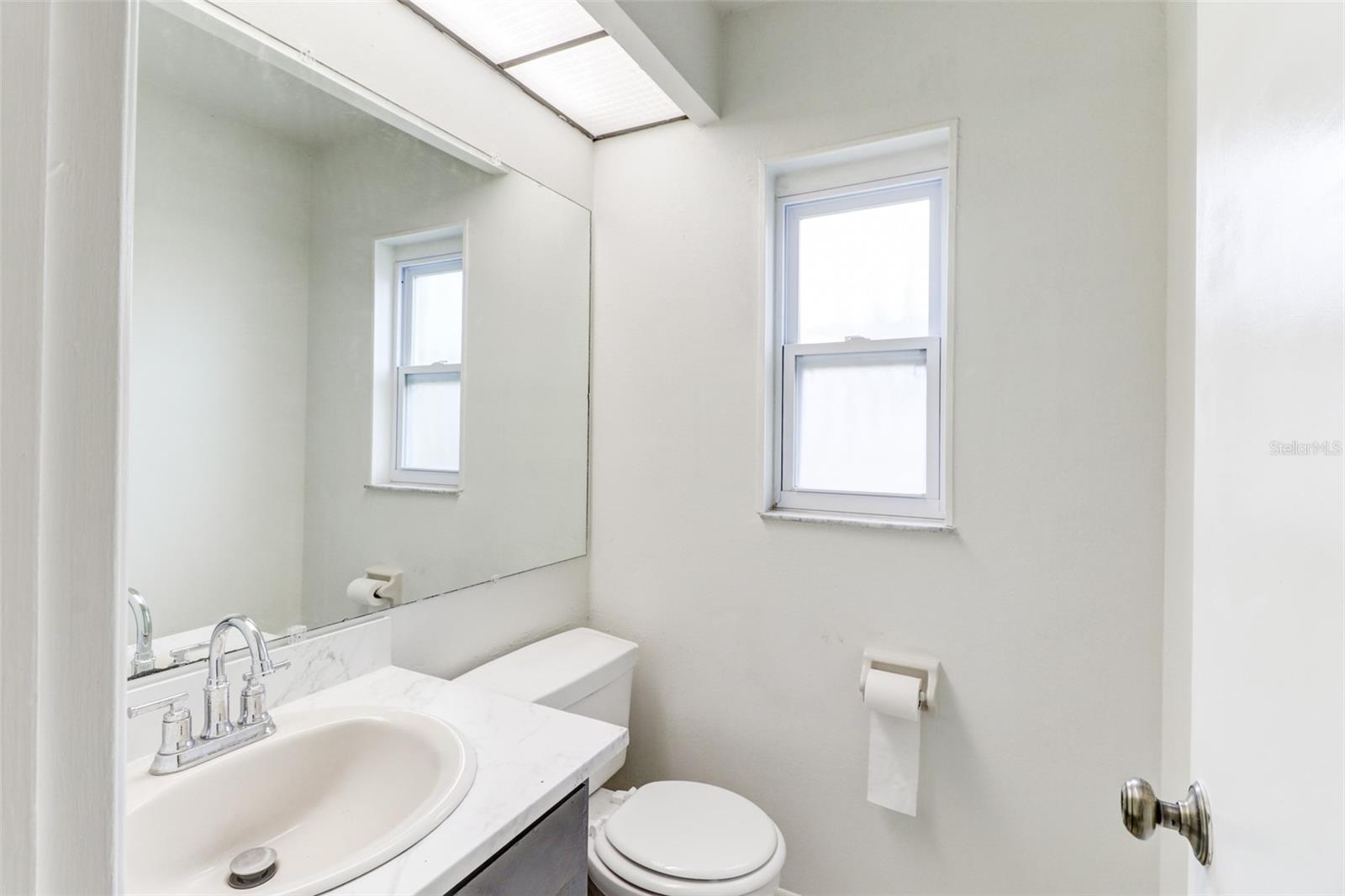 COUNTRY PLACE WEST UNIT V - Residential Lease