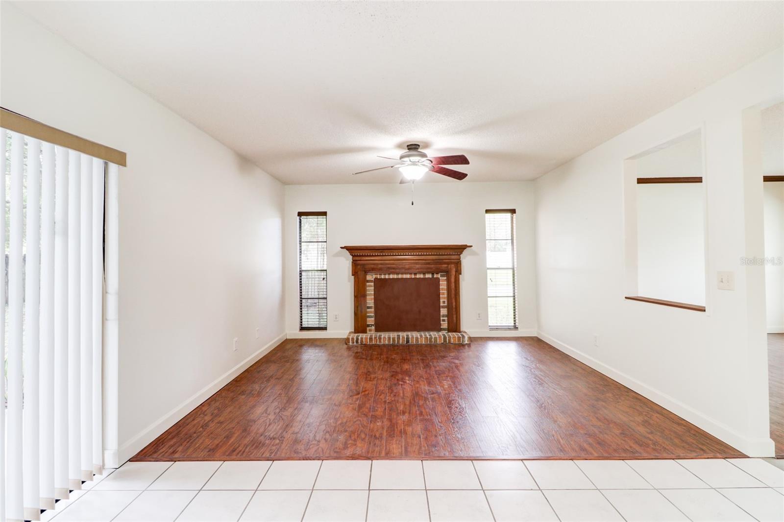 COUNTRY PLACE WEST UNIT V - Residential Lease