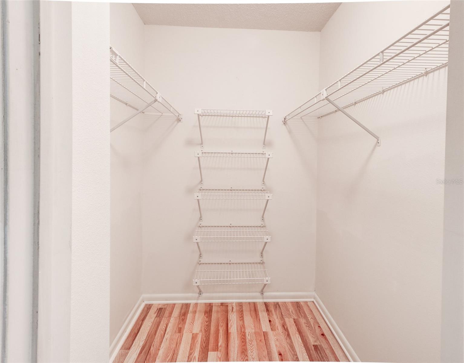 COUNTRY PLACE WEST UNIT V - Residential Lease