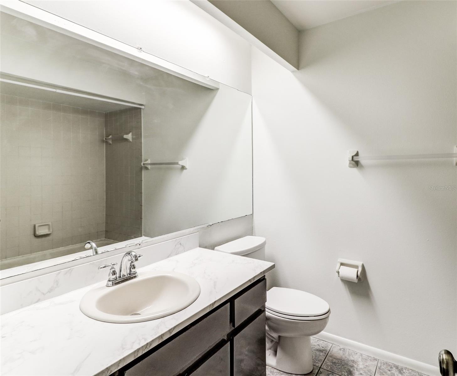 COUNTRY PLACE WEST UNIT V - Residential Lease