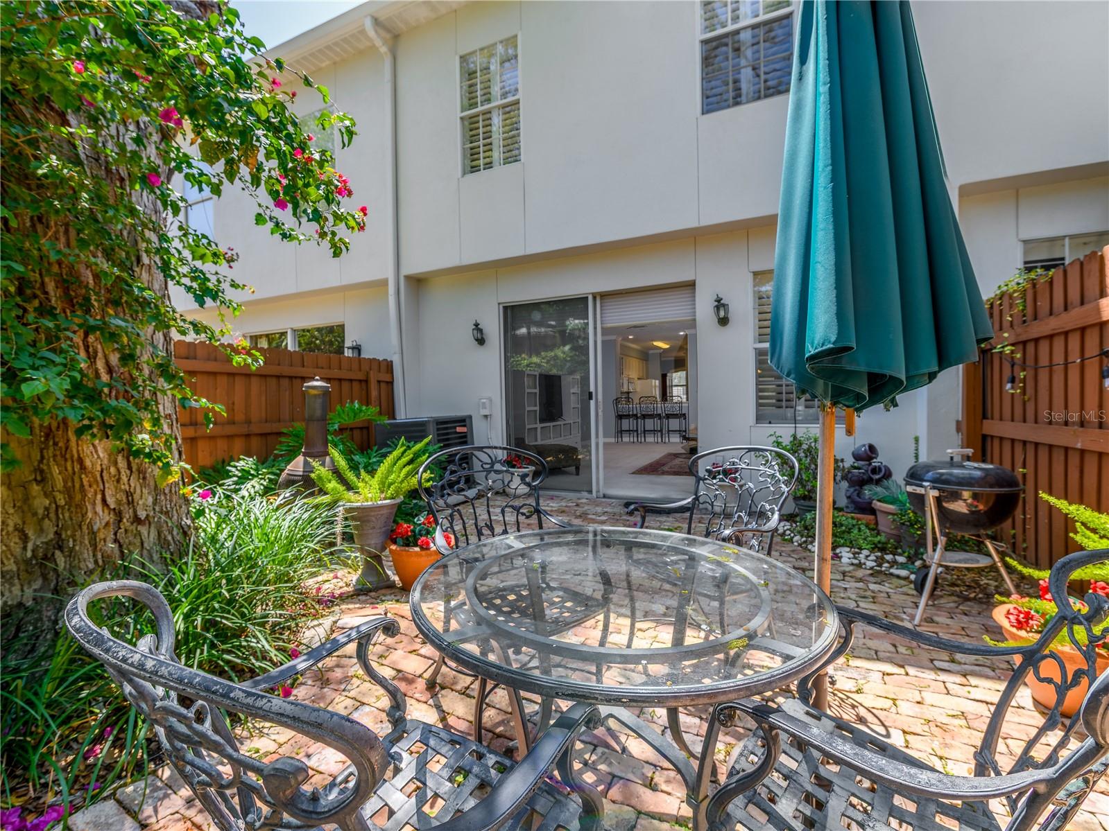 TOWNHOMES ON LINCOLN - Residential