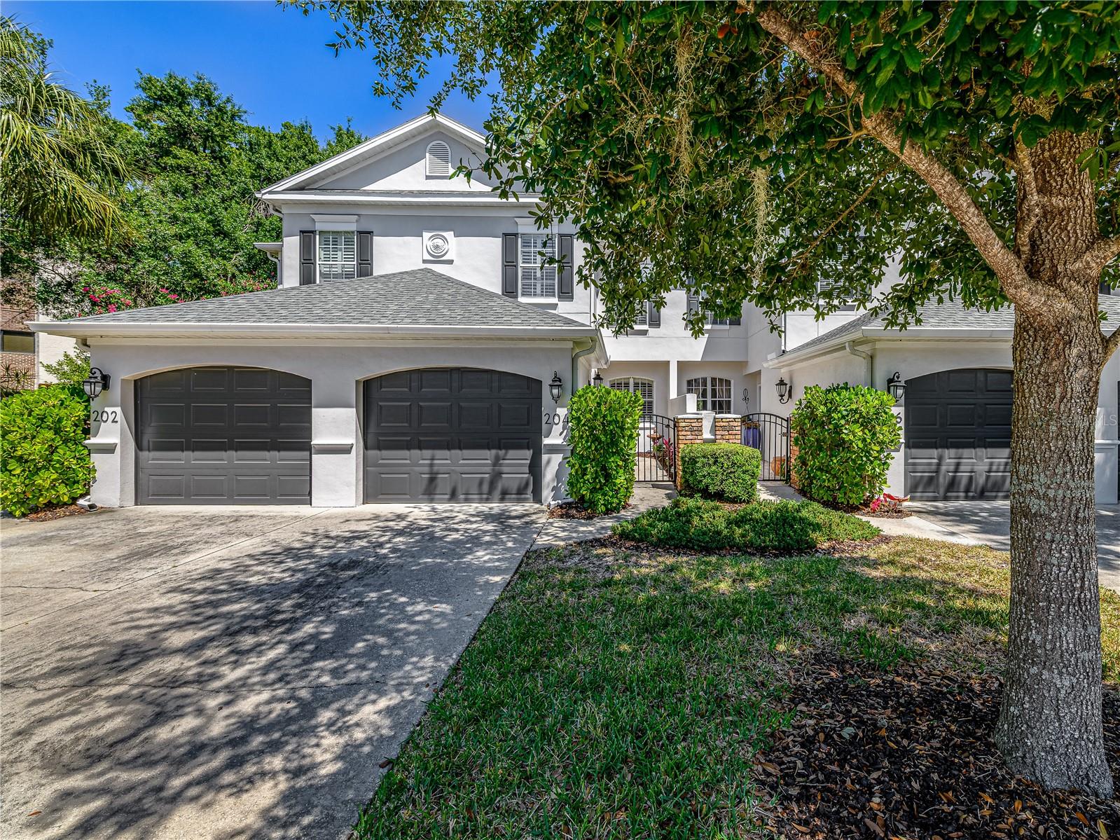 TOWNHOMES ON LINCOLN - Residential