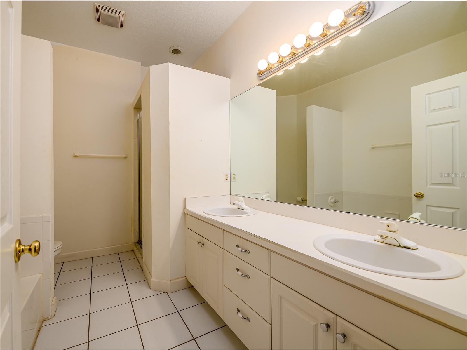 TOWNHOMES ON LINCOLN - Residential