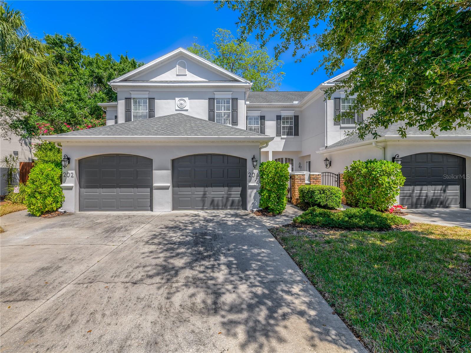 TOWNHOMES ON LINCOLN - Residential