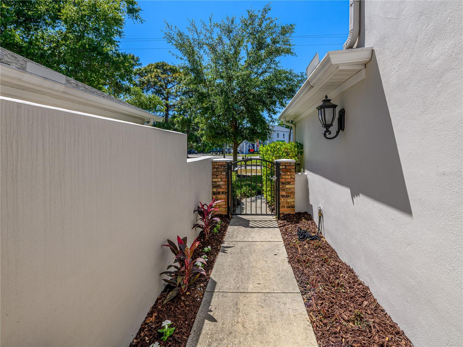 TOWNHOMES ON LINCOLN - Residential