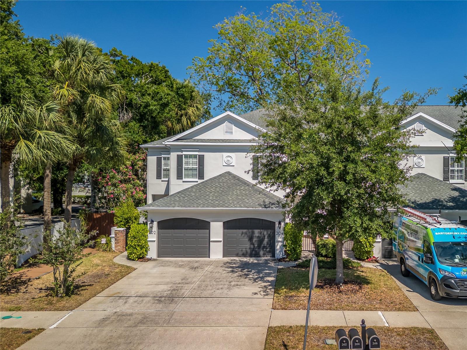 TOWNHOMES ON LINCOLN - Residential