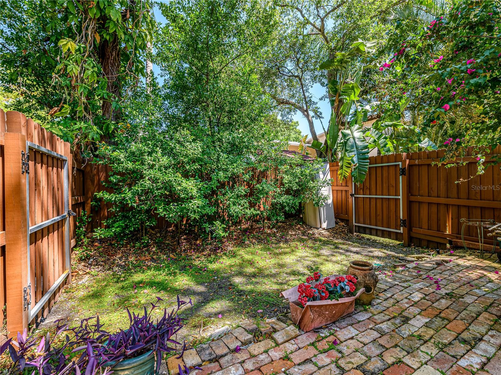 TOWNHOMES ON LINCOLN - Residential