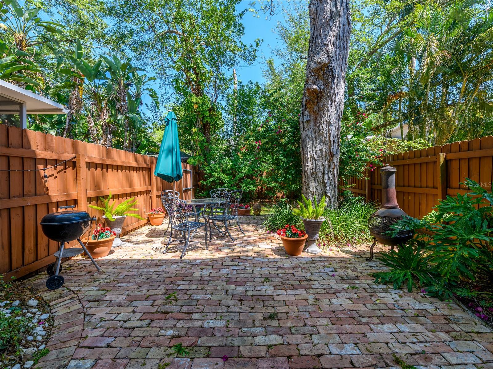 TOWNHOMES ON LINCOLN - Residential