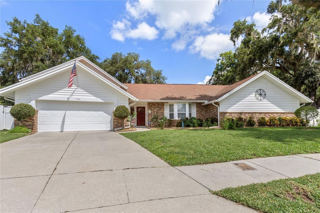 Photo of 1516 Teakwood Drive, Plant City, FL 33563 (MLS # TB8522173)