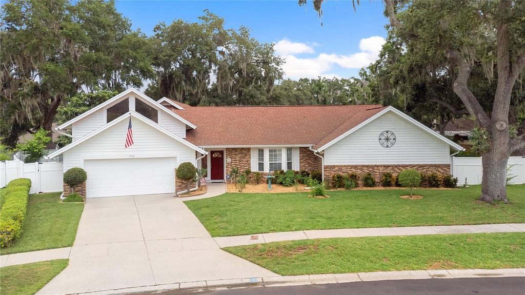 Photo of 1516 Teakwood Drive, Plant City, FL 33563 (MLS # TB8522173)