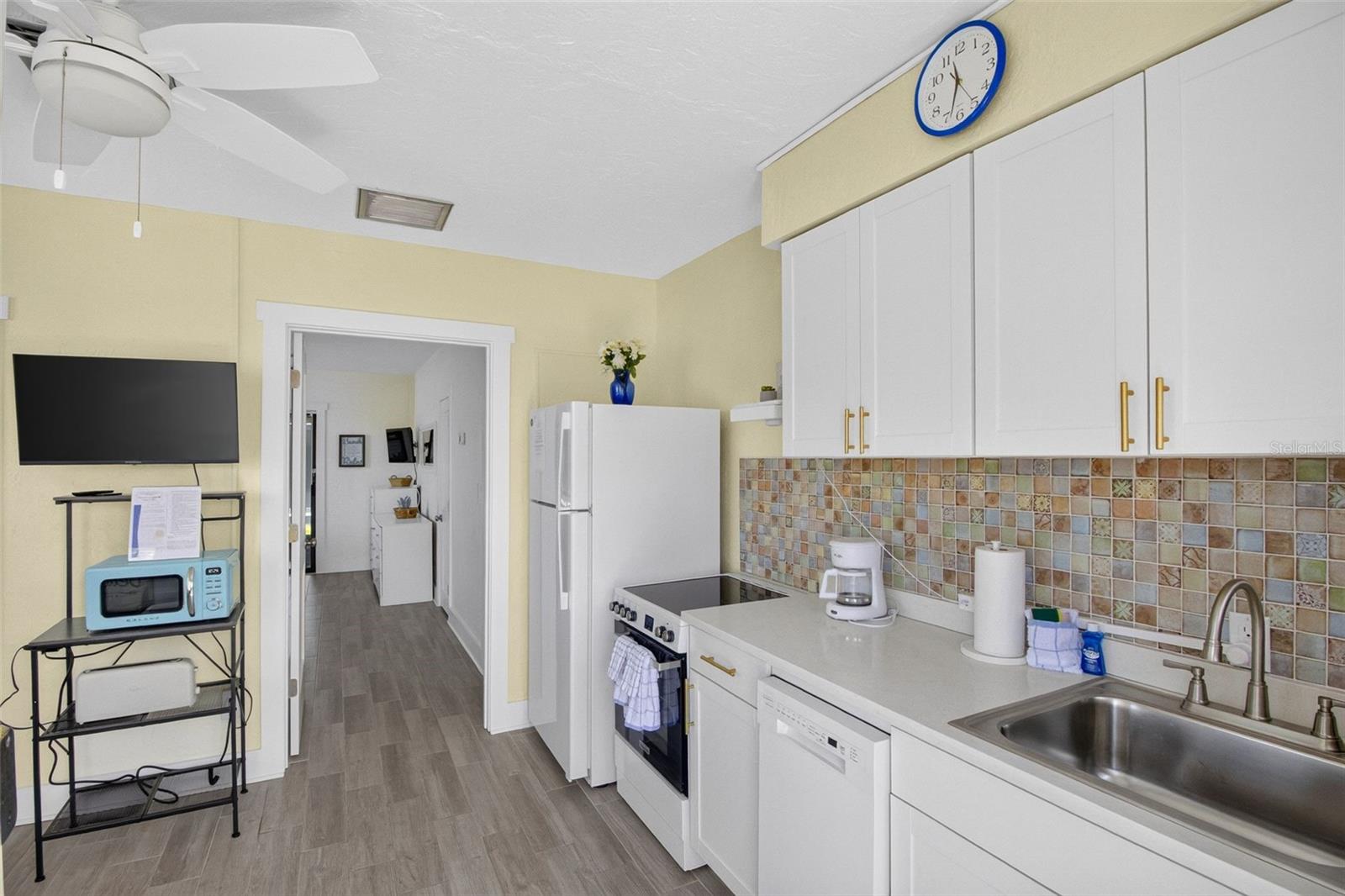 908 VILLAS DRIVE 10