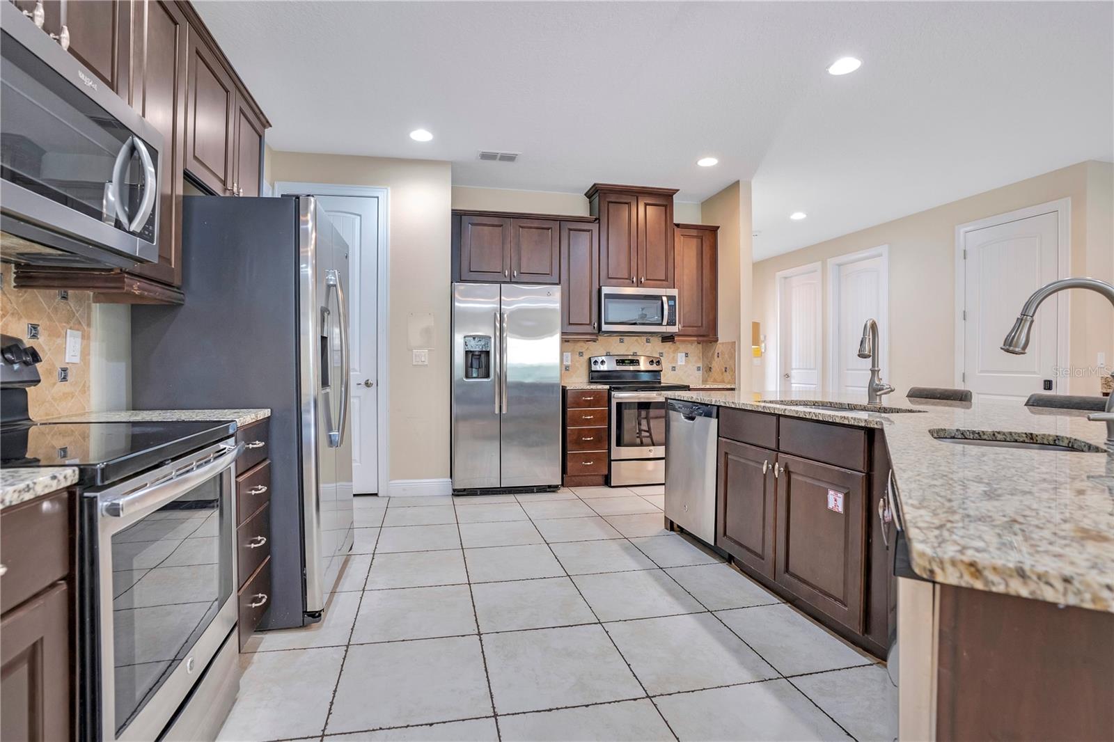 REUNION WEST PH 1 WEST & AMENT CTR RPLT - Residential