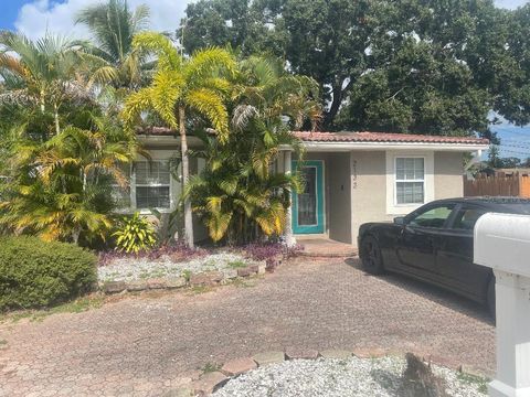 Photo of 2133 43rd Avenue N, St Petersburg, FL 33714 (MLS # TB8441996) Photo of 2133 43rd Avenue N, St Petersburg, FL 33714 (MLS # TB8441996)